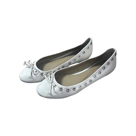 G.H. Bass & Co. Shoes - G.H. Bass & CO Beige flats bow tie women's size 7